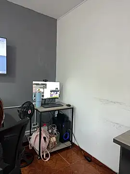 Emi rousse online show from 17, 3, 2026