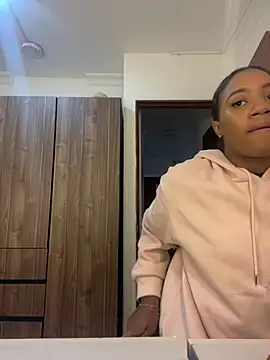 Emi rousse online show from 13, 4, 2026