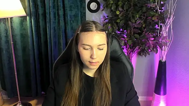 OliviaLang online show from 24, 3, 2026