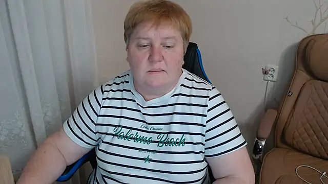 Snapshot of Free_Butterfly7 chatting on 8, 6, 2026 Free Butterfly7 online show from 8, 6, 2026