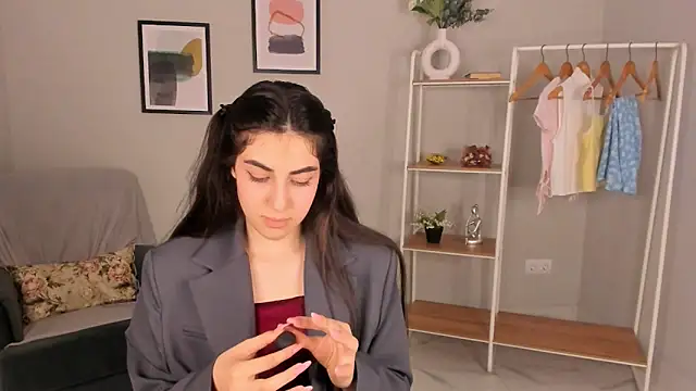 Heily Bennet online show from 11, 3, 2026