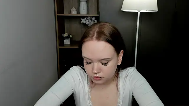 Snapshot of LeahAllsop chatting on 3, 3, 2026 LeahAllsop online show from 3, 3, 2026