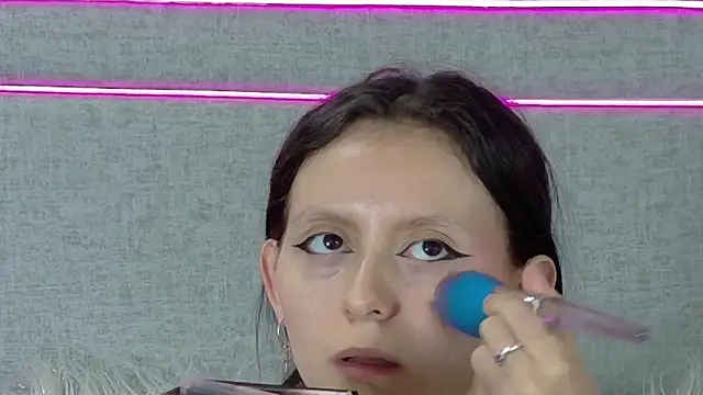 Snapshot of Naomimolie chatting on 17, 7, 2026 Naomimolie online show from 17, 7, 2026