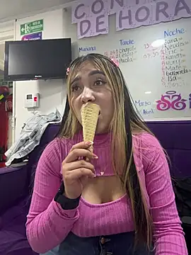 ManuelaVeeleez online show from 2, 4, 2026