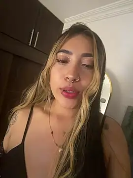 ManuelaVeeleez online show from 4, 4, 2026