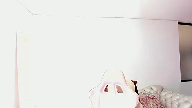 KoralCruz  online show from 5, 3, 2026