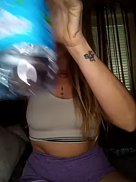 Snapshot of Emilyvuxa chatting on 16, 5, 2026 Emilyvuxa online show from 16, 5, 2026