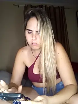 Snapshot of Emilyvuxa chatting on 19, 5, 2026 Emilyvuxa online show from 19, 5, 2026