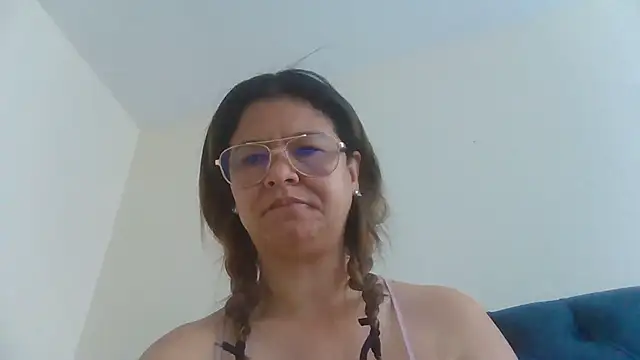 Jiwon Han online show from 19, 3, 2026