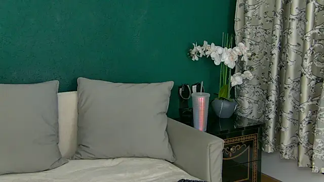 Snapshot of SkinnyNatty chatting on 26, 6, 2026 SkinnyNatty online show from 26, 6, 2026