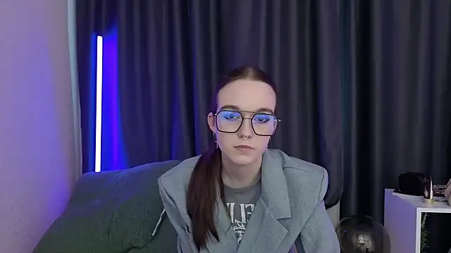 Snapshot of SunyLily chatting on 6, 6, 2026 SunyLily online show from 6, 6, 2026