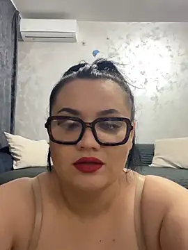 julietalovee online show from 28, 3, 2026