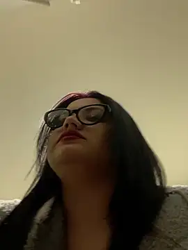 julietalovee online show from 18, 4, 2026