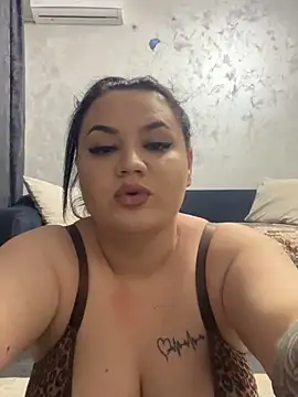 julietalovee online show from 26, 4, 2026