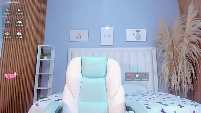 Anthonella Lux online show from 13, 4, 2026