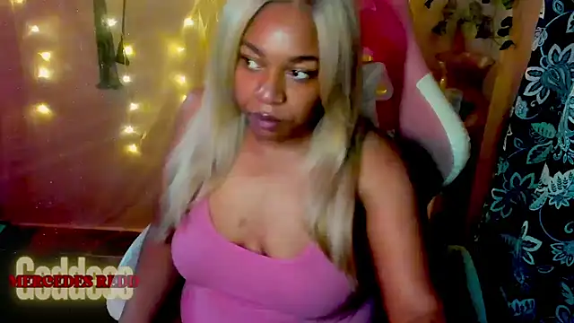 Snapshot of Goddess_MercedesRedd chatting on 19, 6, 2026 Goddess MercedesRedd online show from 19, 6, 2026