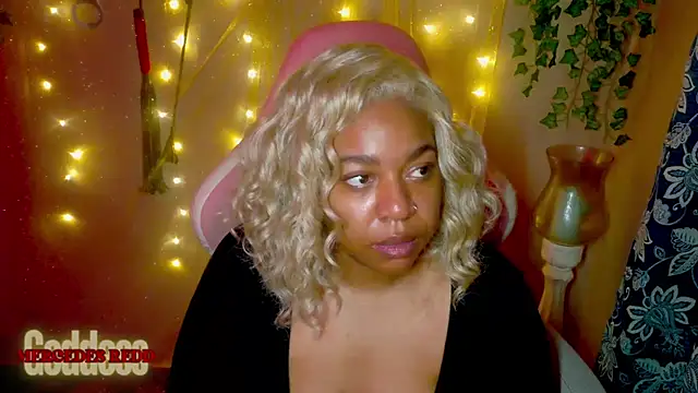 Snapshot of Goddess_MercedesRedd chatting on 26, 6, 2026 Goddess MercedesRedd online show from 26, 6, 2026