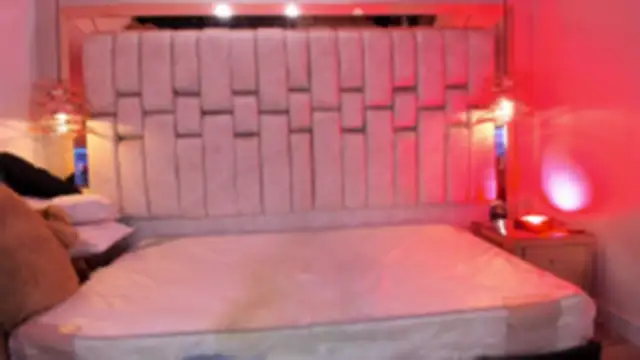 Snapshot of FoxxxyPink chatting on 28, 4, 2026 FoxxxyPink online show from 28, 4, 2026