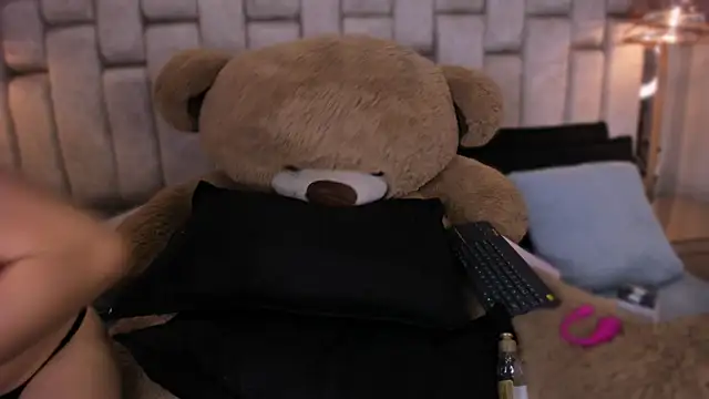 Snapshot of FoxxxyPink chatting on 11, 5, 2026 FoxxxyPink online show from 11, 5, 2026