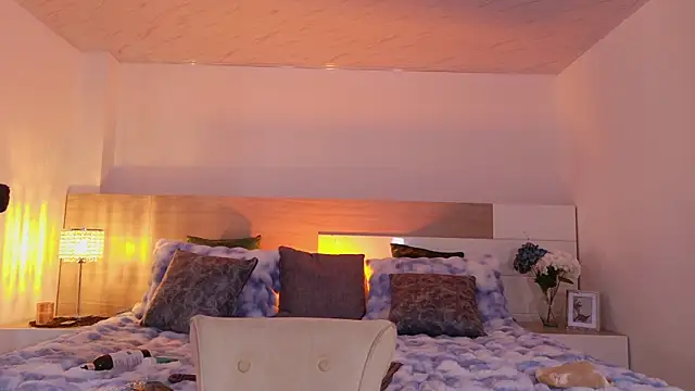 DaphneWayne online show from 11, 7, 2026