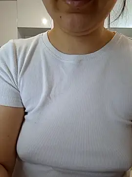 Emi hot1 online show from 11, 4, 2026