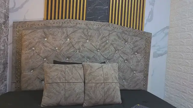 Snapshot of LyraenBlue chatting on 10, 6, 2026 LyraenBlue online show from 10, 6, 2026