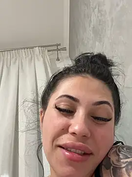 LunaSerenaX online show from 2, 4, 2026