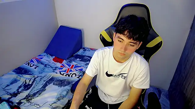 Snapshot of Luigii_ chatting on 5, 3, 2026 Luigii online show from 5, 3, 2026