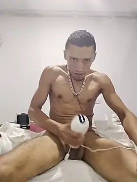 Snapshot of TuCanero23cm chatting on 2, 7, 2026 TuCanero23cm online show from 2, 7, 2026