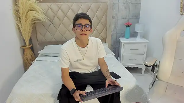 TylerCross  online show from 17, 3, 2026