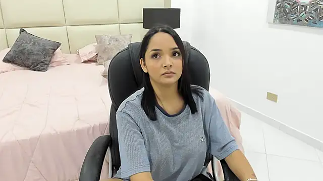 Chloelarsons online show from 5, 6, 2026