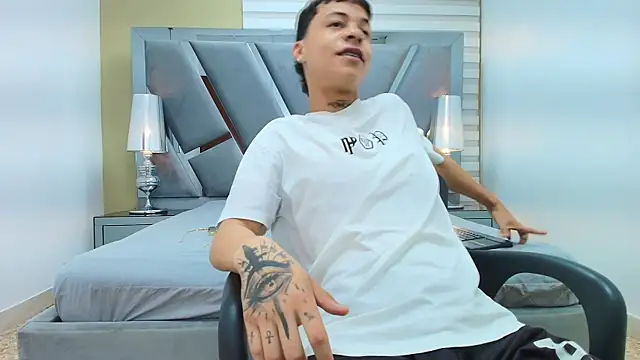 HENRY GREEN2 online show from 7, 4, 2026