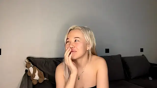 Snapshot of kira_jade chatting on 9, 3, 2026 kira jade online show from 9, 3, 2026