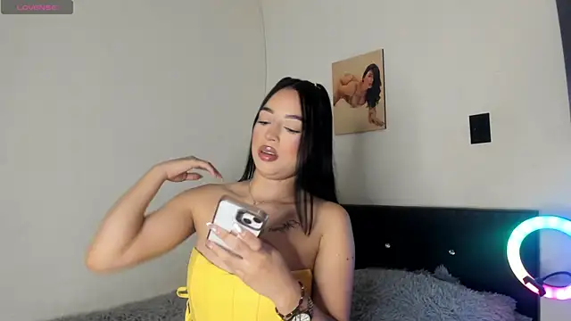 Snapshot of AnthonellaSweet_ chatting on 28, 4, 2026 AnthonellaSweet online show from 28, 4, 2026