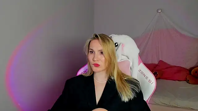 Snapshot of ElaraVoltage chatting on 24, 5, 2026 ElaraVoltage online show from 24, 5, 2026
