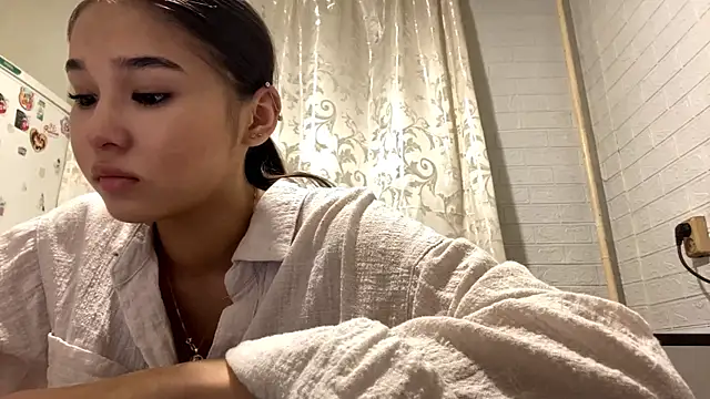 Snapshot of CatherineForbes chatting on 4, 5, 2026 CatherineForbes online show from 4, 5, 2026