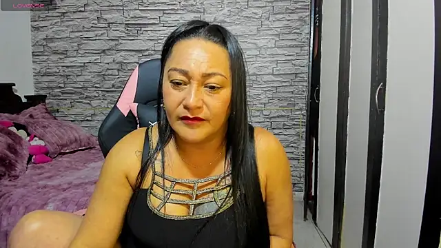 Snapshot of Milf_Julianna chatting on 13, 5, 2026 Milf Julianna online show from 13, 5, 2026