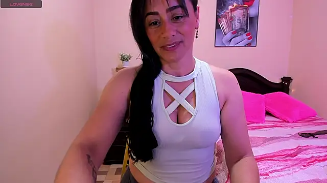Snapshot of sara_florez12 chatting on 1, 5, 2026 sara florez12 online show from 1, 5, 2026