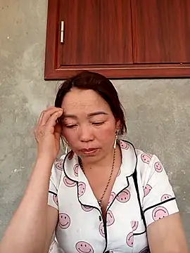 Yellow-pink online show from 11, 4, 2026