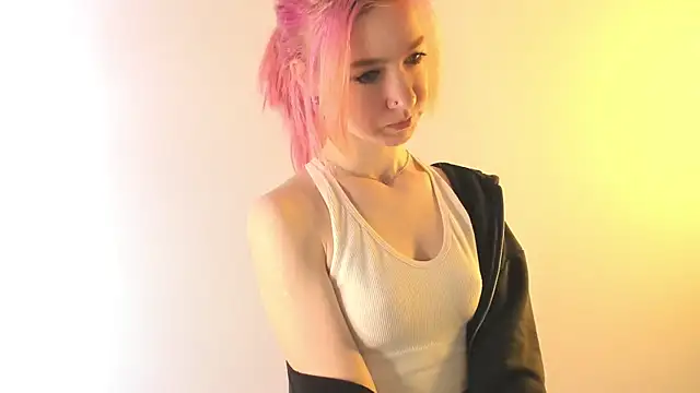 Snapshot of August_female chatting on 25, 4, 2026 August female online show from 25, 4, 2026