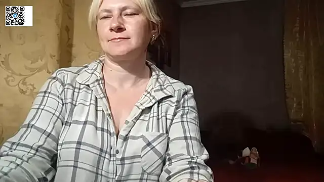 Snapshot of DiamondLady555 chatting on 15, 6, 2026 DiamondLady555 online show from 15, 6, 2026