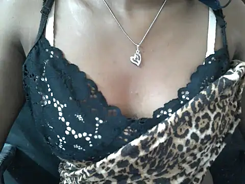 Couplehot00 online show from 26, 3, 2026