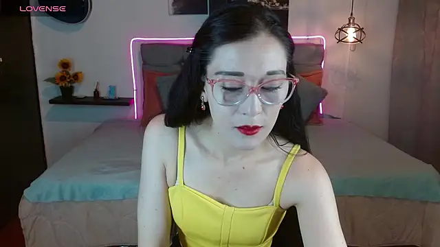 Mylu xx online show from 6, 4, 2026