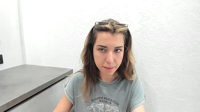 Snapshot of summmmersky1 chatting on 8, 5, 2026 summmmersky1 online show from 8, 5, 2026