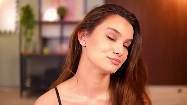 Lena Laurent online show from 25, 4, 2026