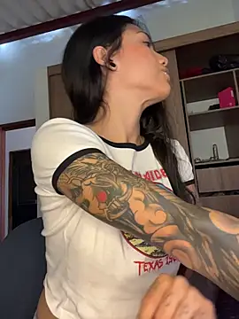 Twoshotsparty420 online show from 7, 4, 2026