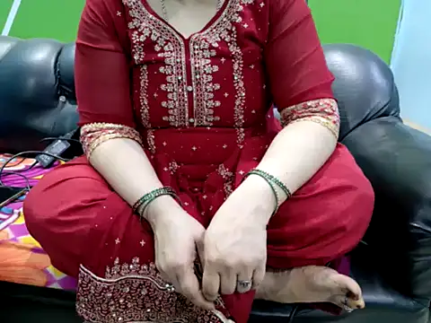 HouseWife4466 online show from 10, 3, 2026