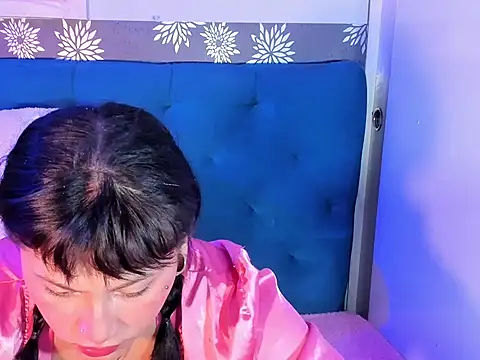 Snapshot of brunne_eva chatting on 7, 5, 2026 brunne eva online show from 7, 5, 2026