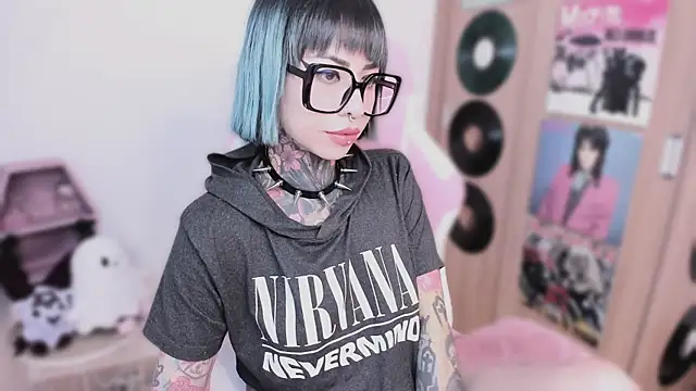 shes creepy online show from 15, 4, 2026