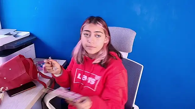 PinkyyPieee  online show from 24, 4, 2026